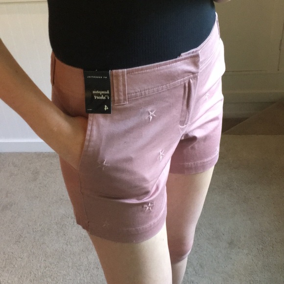New York & Company Pants - NWT NY&Co Dusty Rose Star Print 4” Hampton Shorts